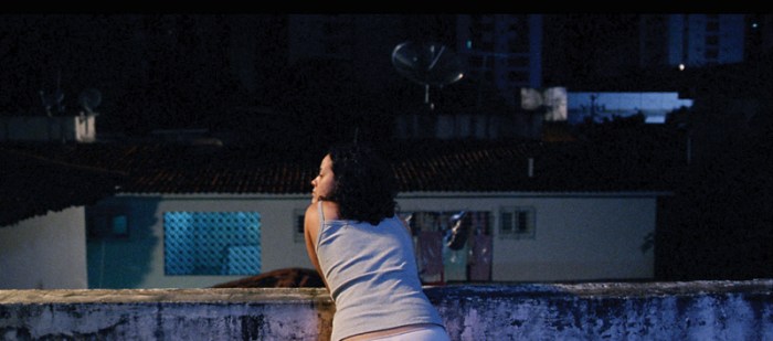 O-Som-ao-Redor_Maeve-Jinkings3