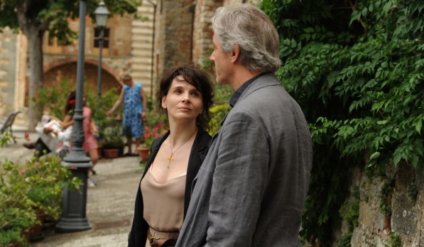 Binoche e Shimel em cena de "Cópia Fiel" (2010)